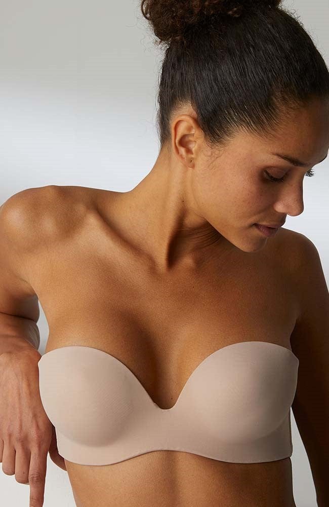 Essential Strapless Bra and Uniq Seamless Brief Set-Lingerie Sets-Simone Perele-SHEER, SHEER, Luxury lingerie brand, Luxury lingerie Hong Kong, Designer lingerie HK, Designer lingerie online, International luxury lingerie, Luxury lingerie gift ideas, buy lingerie online, Designer lingerie global delivery, Luxury lingerie shipping to Australia, Luxury lingerie shipping to Singapore