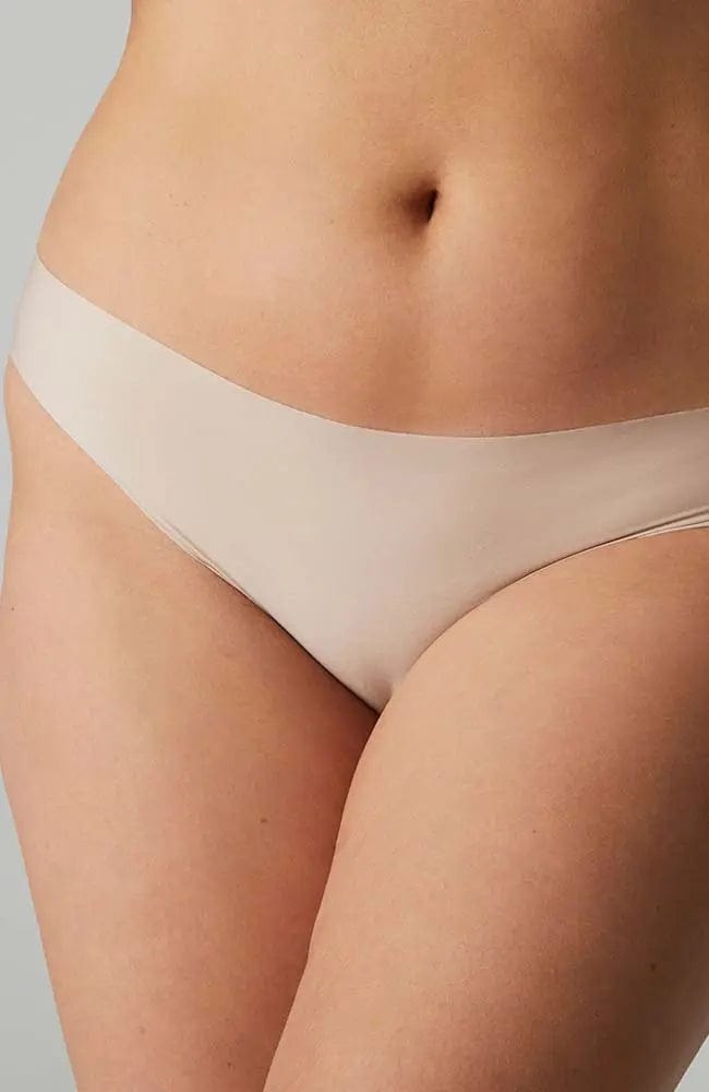 Essential Strapless Bra and Uniq Seamless Brief Set-Lingerie Sets-Simone Perele-SHEER, SHEER, Luxury lingerie brand, Luxury lingerie Hong Kong, Designer lingerie HK, Designer lingerie online, International luxury lingerie, Luxury lingerie gift ideas, buy lingerie online, Designer lingerie global delivery, Luxury lingerie shipping to Australia, Luxury lingerie shipping to Singapore