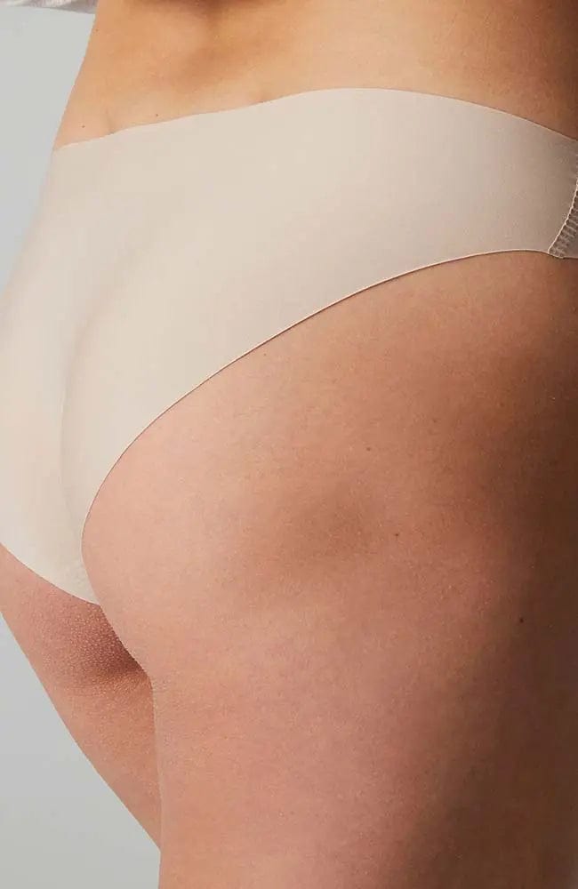Essential Strapless Bra and Uniq Seamless Brief Set-Lingerie Sets-Simone Perele-SHEER, SHEER, Luxury lingerie brand, Luxury lingerie Hong Kong, Designer lingerie HK, Designer lingerie online, International luxury lingerie, Luxury lingerie gift ideas, buy lingerie online, Designer lingerie global delivery, Luxury lingerie shipping to Australia, Luxury lingerie shipping to Singapore