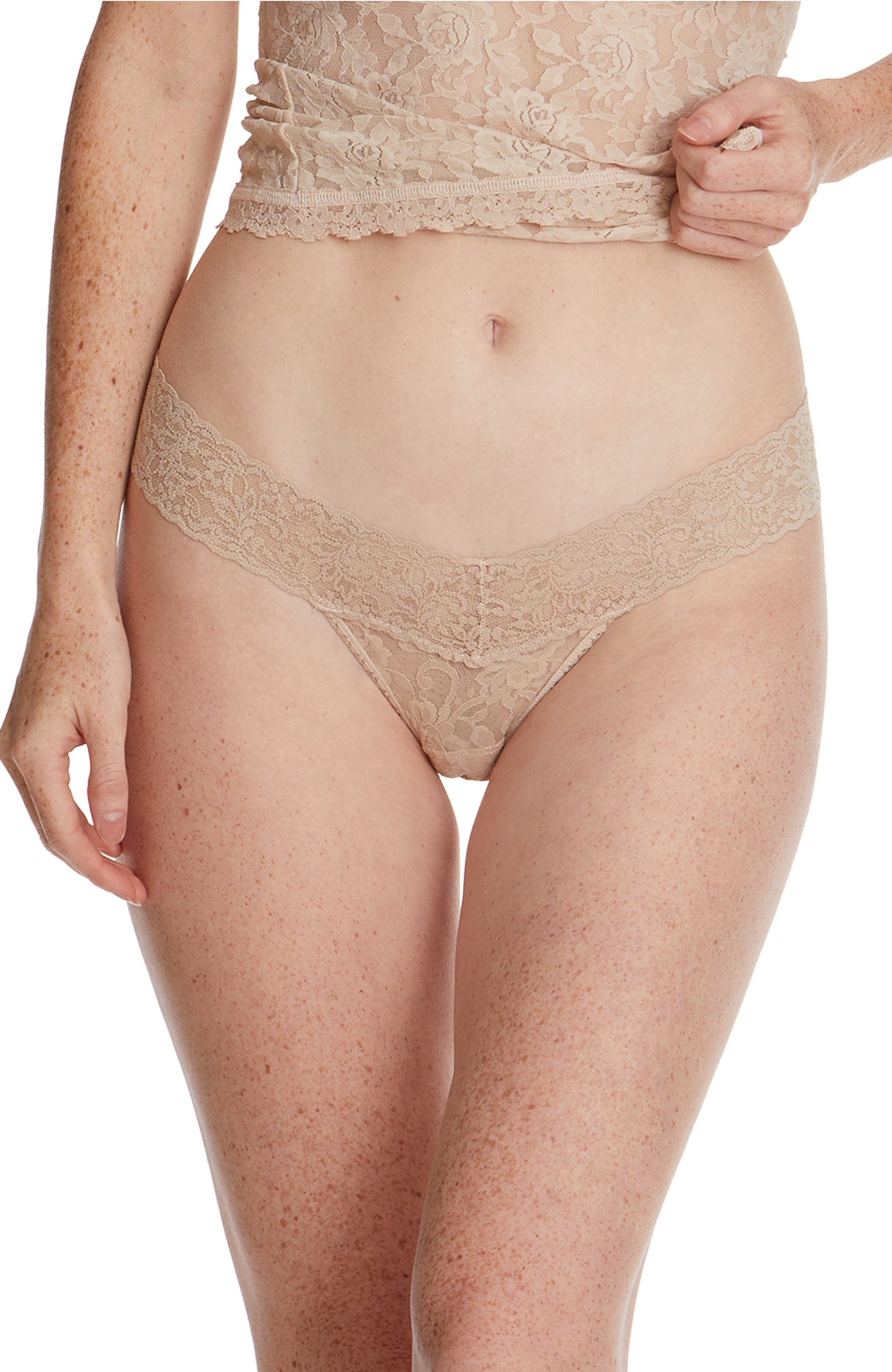 Signature Lace Low Rise Thong 3 Pack