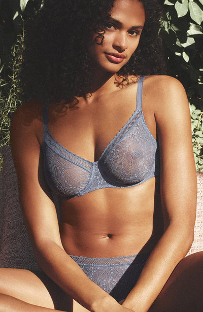 Comete Plunge Bra-Bras-Simone Perele-SHEER, SHEER, Luxury lingerie brand, Luxury lingerie Hong Kong, Designer lingerie HK, Designer lingerie online, International luxury lingerie, Luxury lingerie gift ideas, buy lingerie online, Designer lingerie global delivery, Luxury lingerie shipping to Australia, Luxury lingerie shipping to Singapore